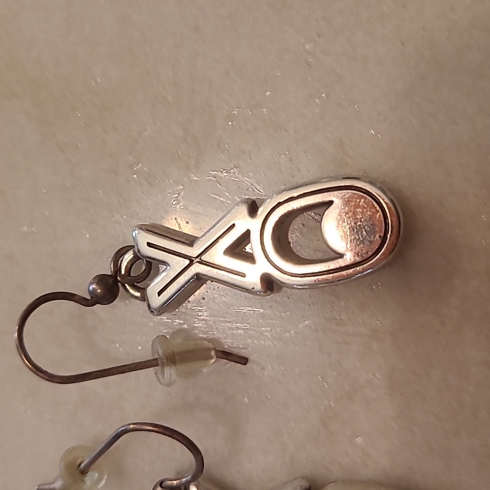 XO earrings with rhinestone - Picture 3 of 4
